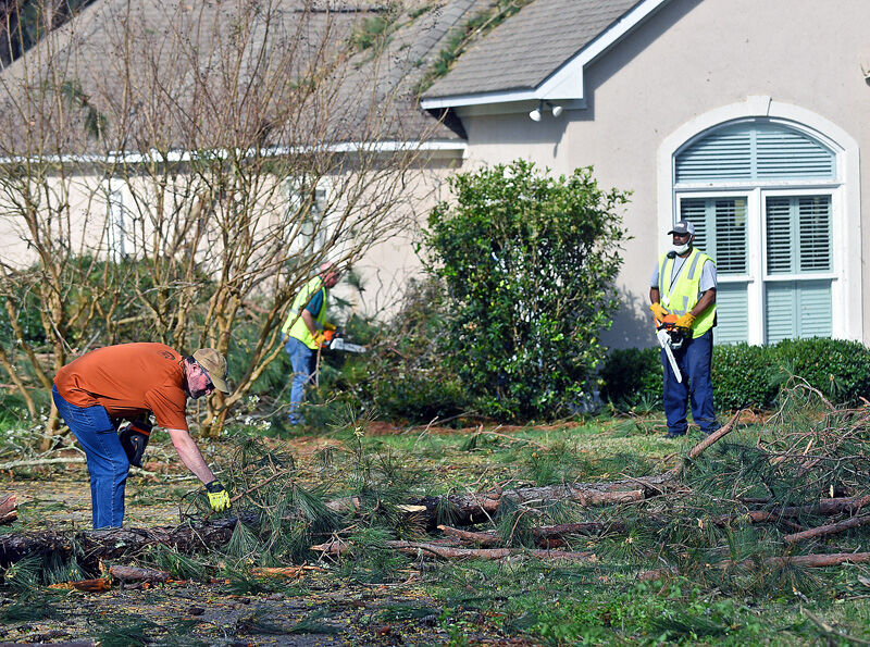 Possible tornado leaves mark on Dothan neighborhood